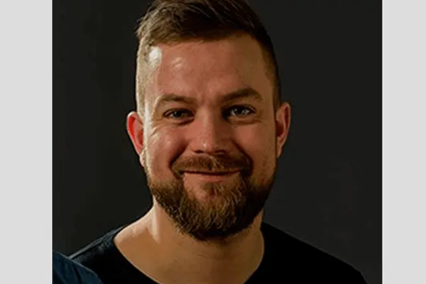 Early Warning fik bremset eksplosiv momsgæld